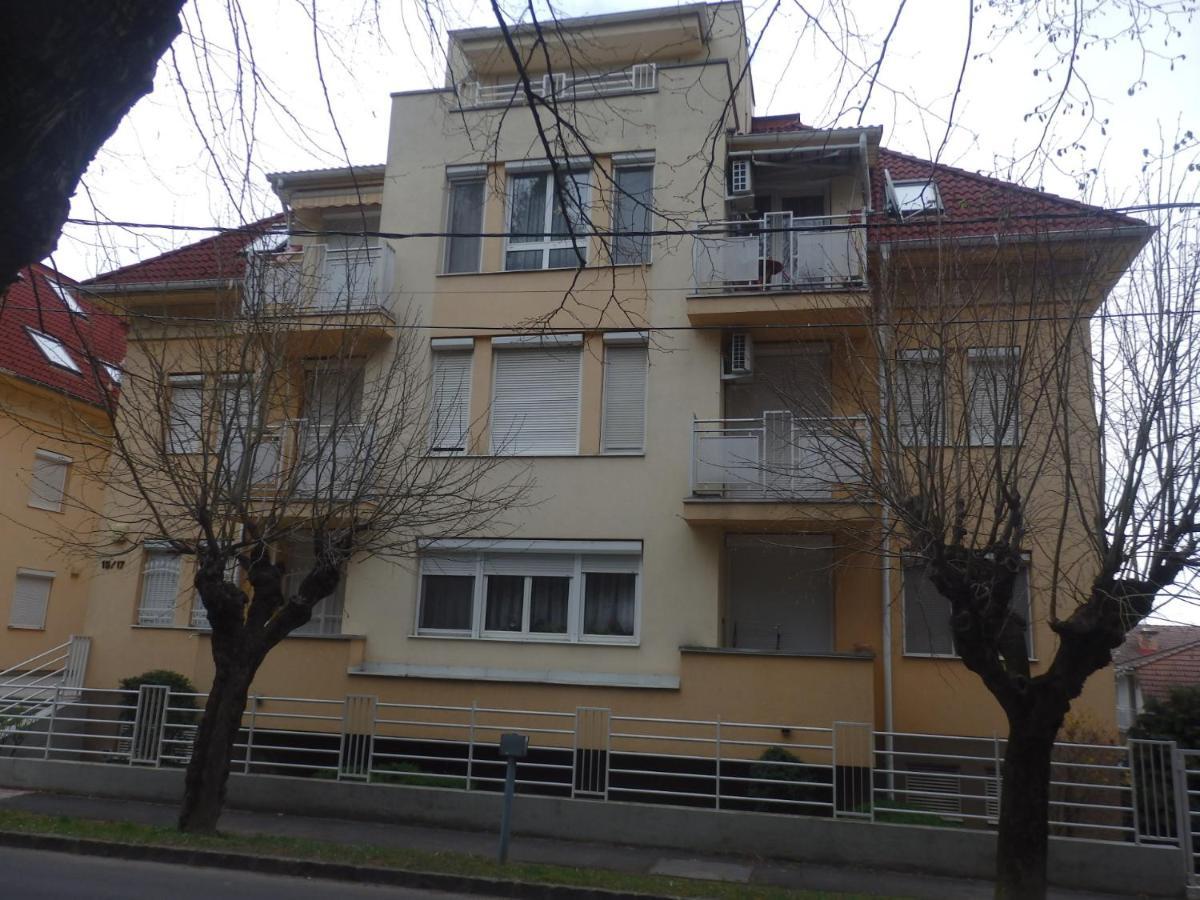 Zoe Apartman Heviz Bagian luar foto