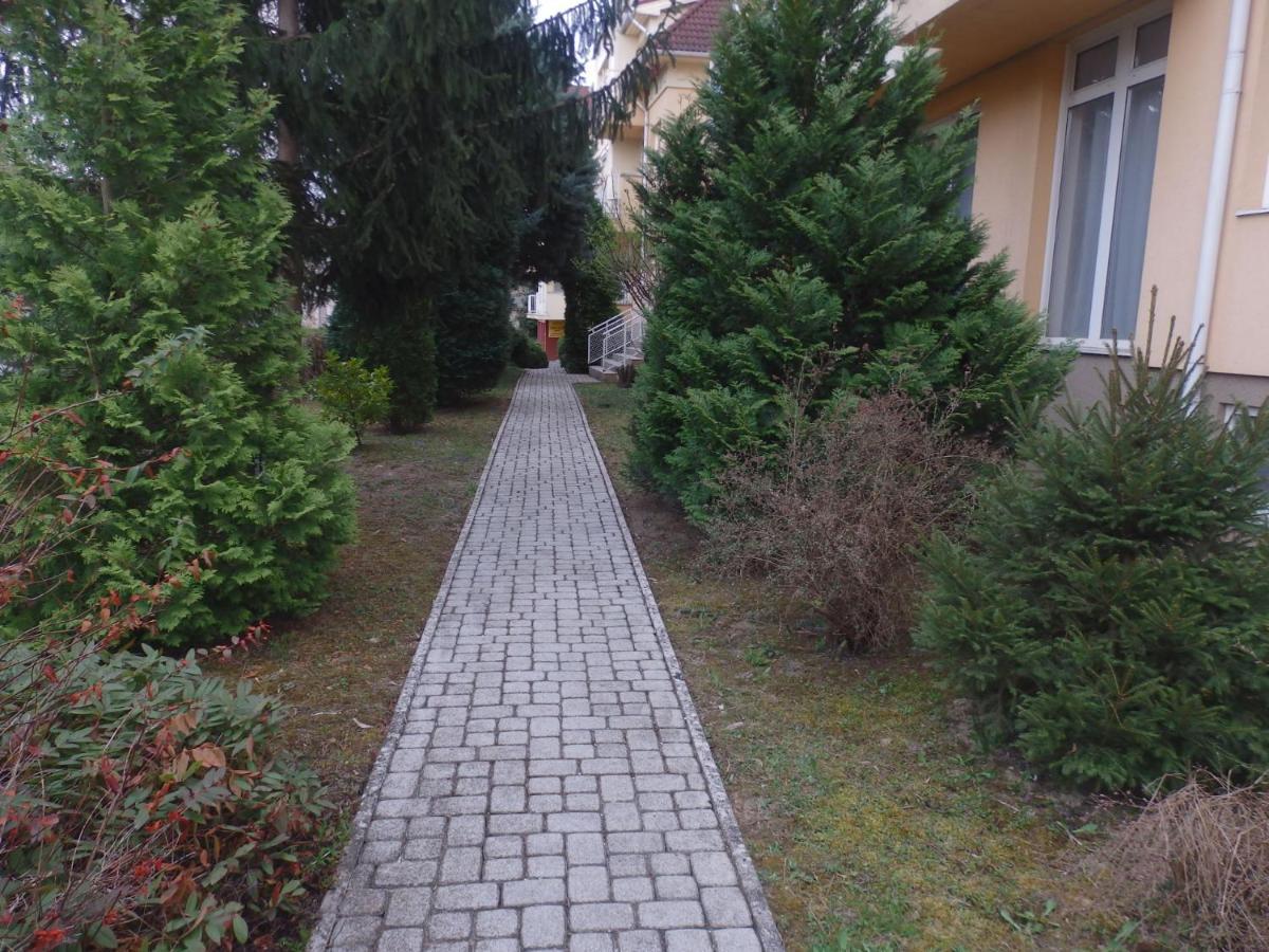 Zoe Apartman Heviz Bagian luar foto